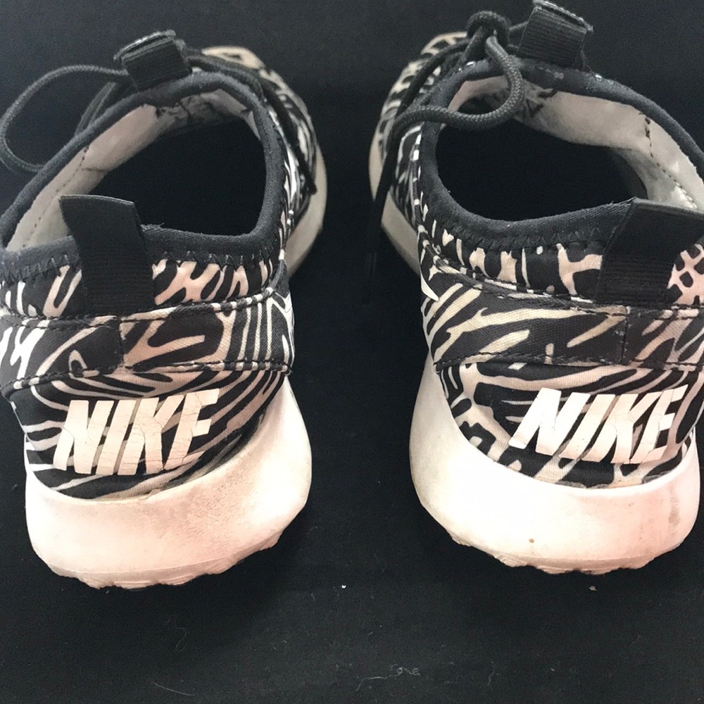 Nike Juvenate Print Sneakers Well Worn - Picture 4 of 8
